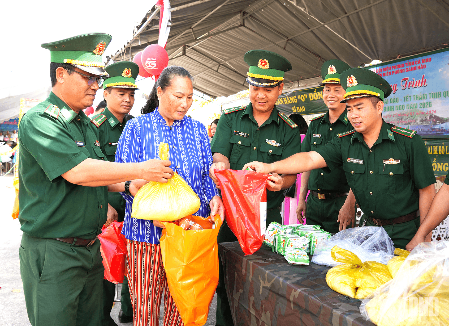 Biên phòng Cà Mau: Mang Xuân về trên vùng biên giới biển Gành Hào