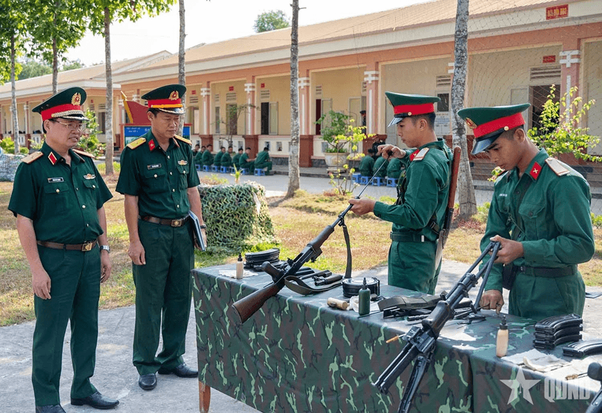 Đoàn công tác Bộ Tổng Tham mưu kiểm tra công tác huấn luyện tại An Giang