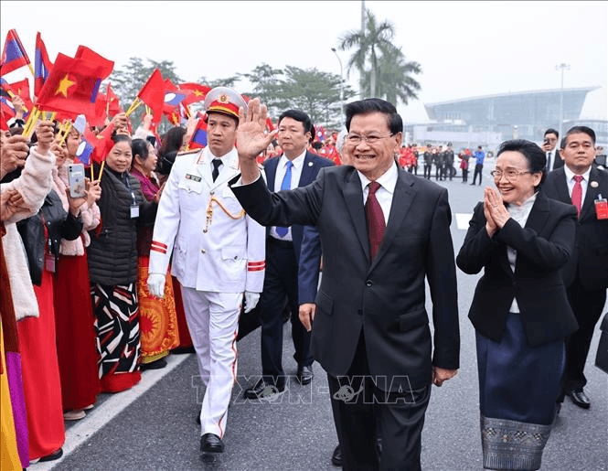 Tổng Bí thư, Chủ tịch nước Lào Thongloun Sisoulith và phu nhân đến Hà Nội, bắt đầu thăm cấp Nhà nước tới Việt Nam