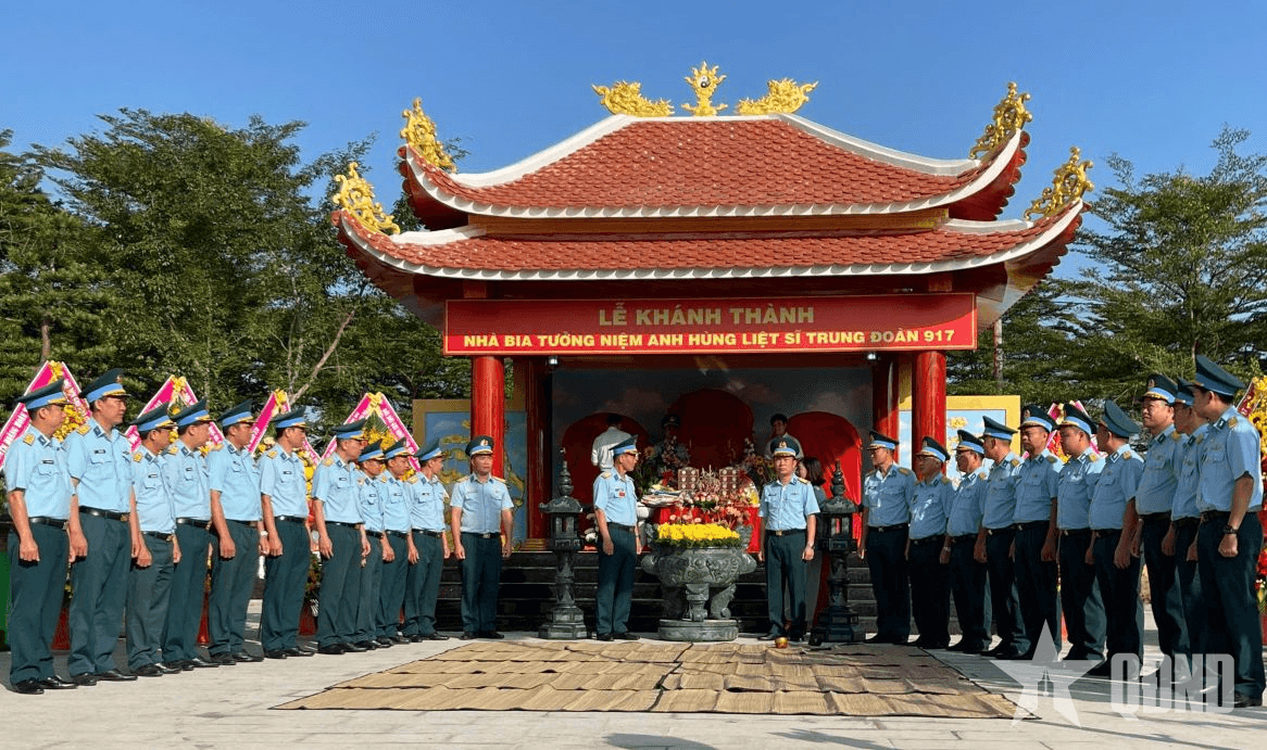 Khánh thành Nhà bia tưởng niệm liệt sĩ Trung đoàn Không quân 917