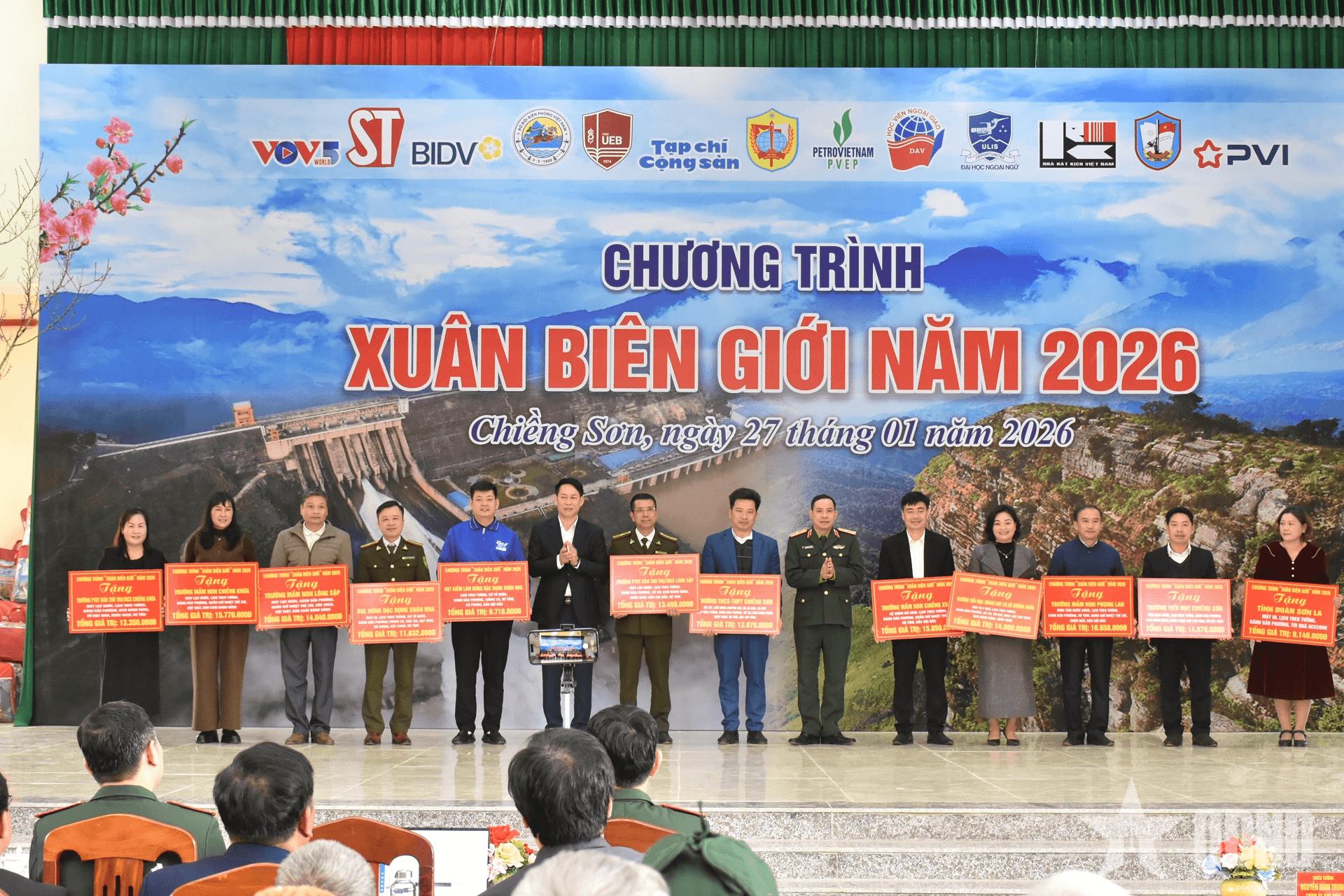 Học viện Khoa học Quân sự: Ấm áp “Xuân biên giới” nơi rẻo cao Sơn La