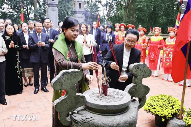 Phu nhân Tổng Bí thư Tô Lâm và phu nhân Tổng Bí thư, Chủ tịch nước Lào thăm Ninh Bình
