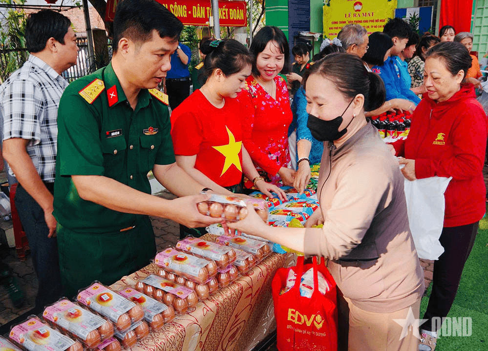 “Xuân đoàn kết, Tết nhân ái” thắm tình quân dân