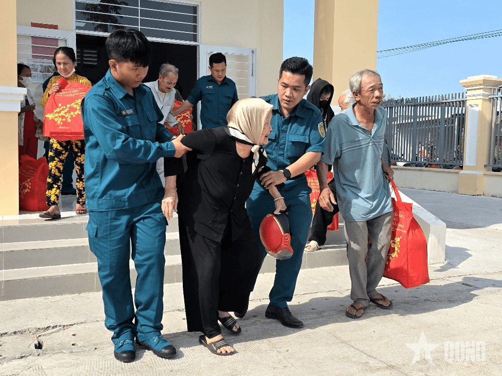 Cần Thơ: Đa dạng hoạt động gắn kết nghĩa tình trong chương trình Tết quân dân