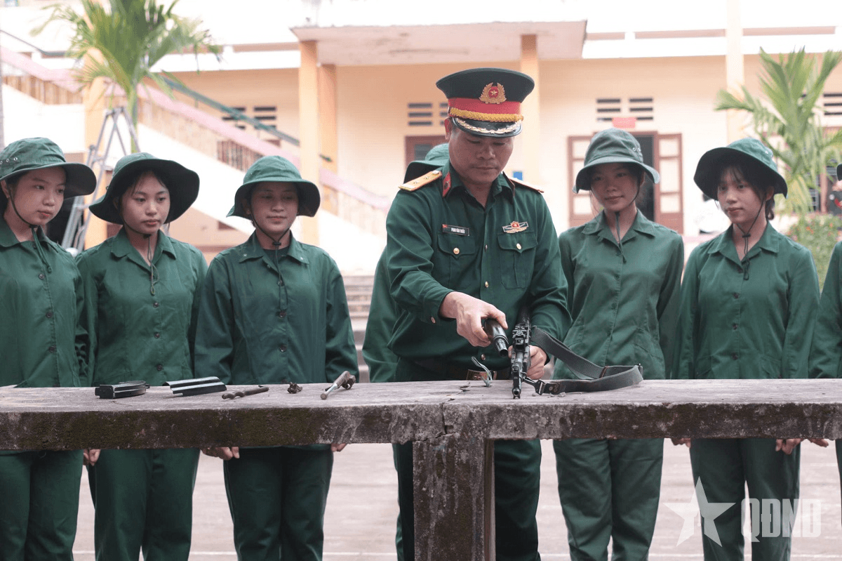 Những “bóng hồng” trên thao trường huấn luyện