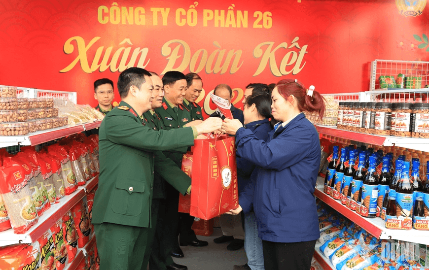 Ấm áp “Chợ Tết công đoàn - Xuân 2026” tại Công ty Cổ phần 26