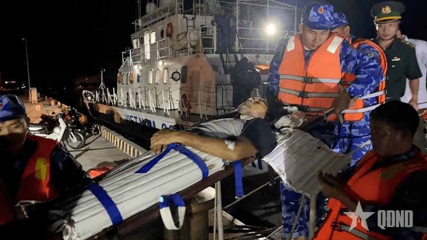 "Điểm tựa" vững chãi cho ngư dân vươn khơi, bám biển