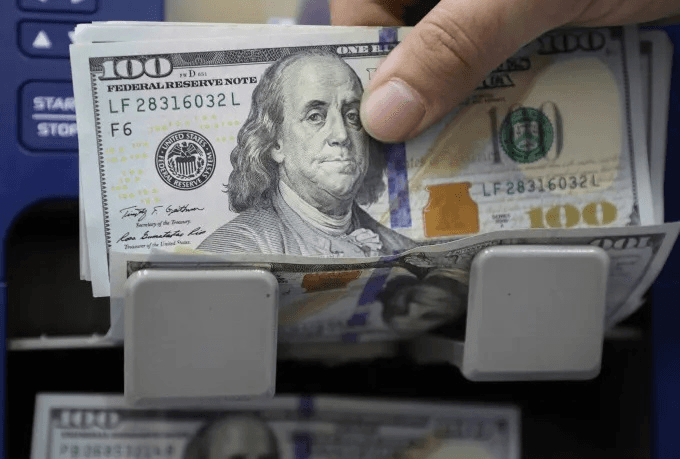 Tỷ giá USD hôm nay (4-2): Đồng USD quay đầu giảm