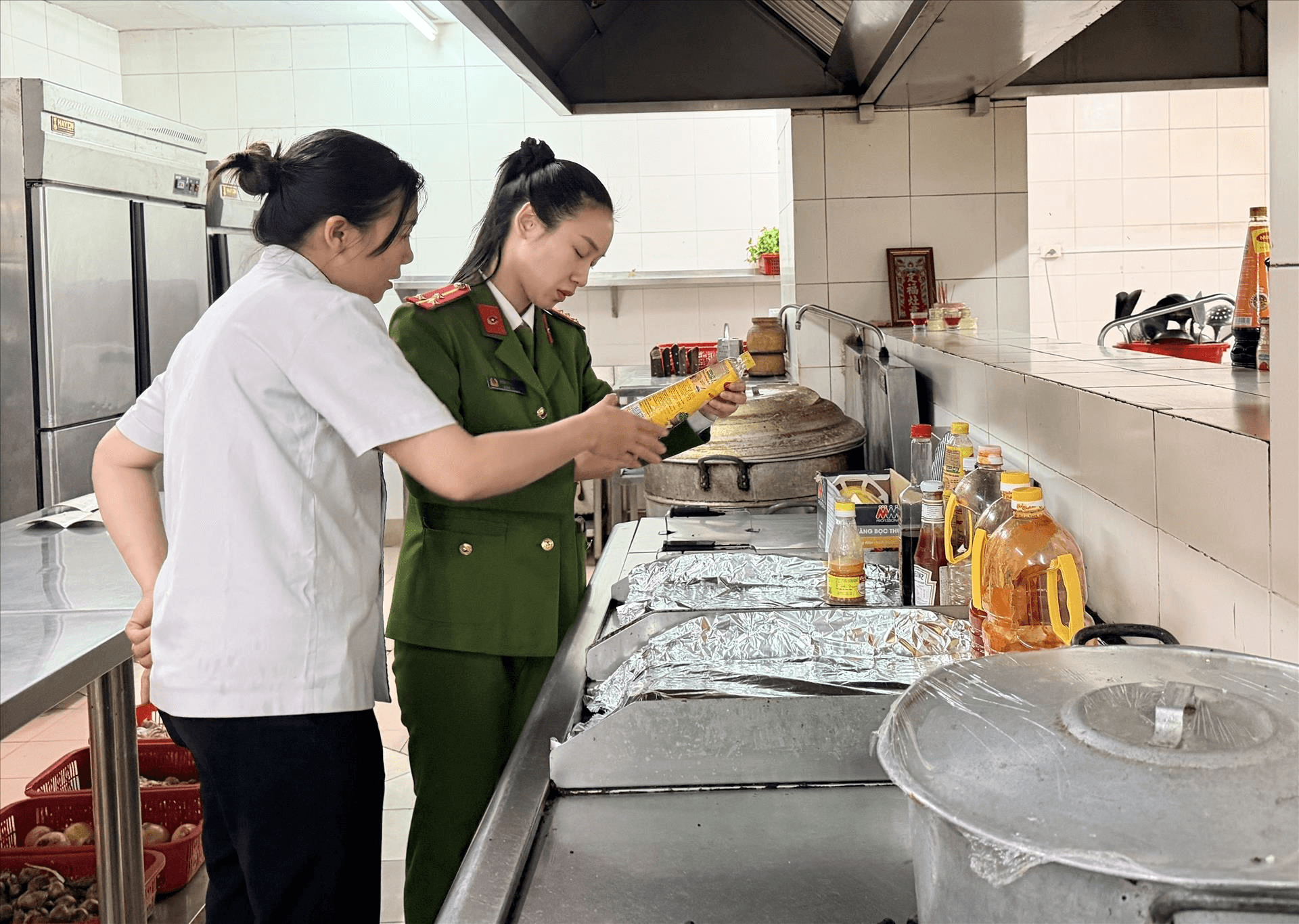 Kiểm tra, giám sát an toàn thực phẩm