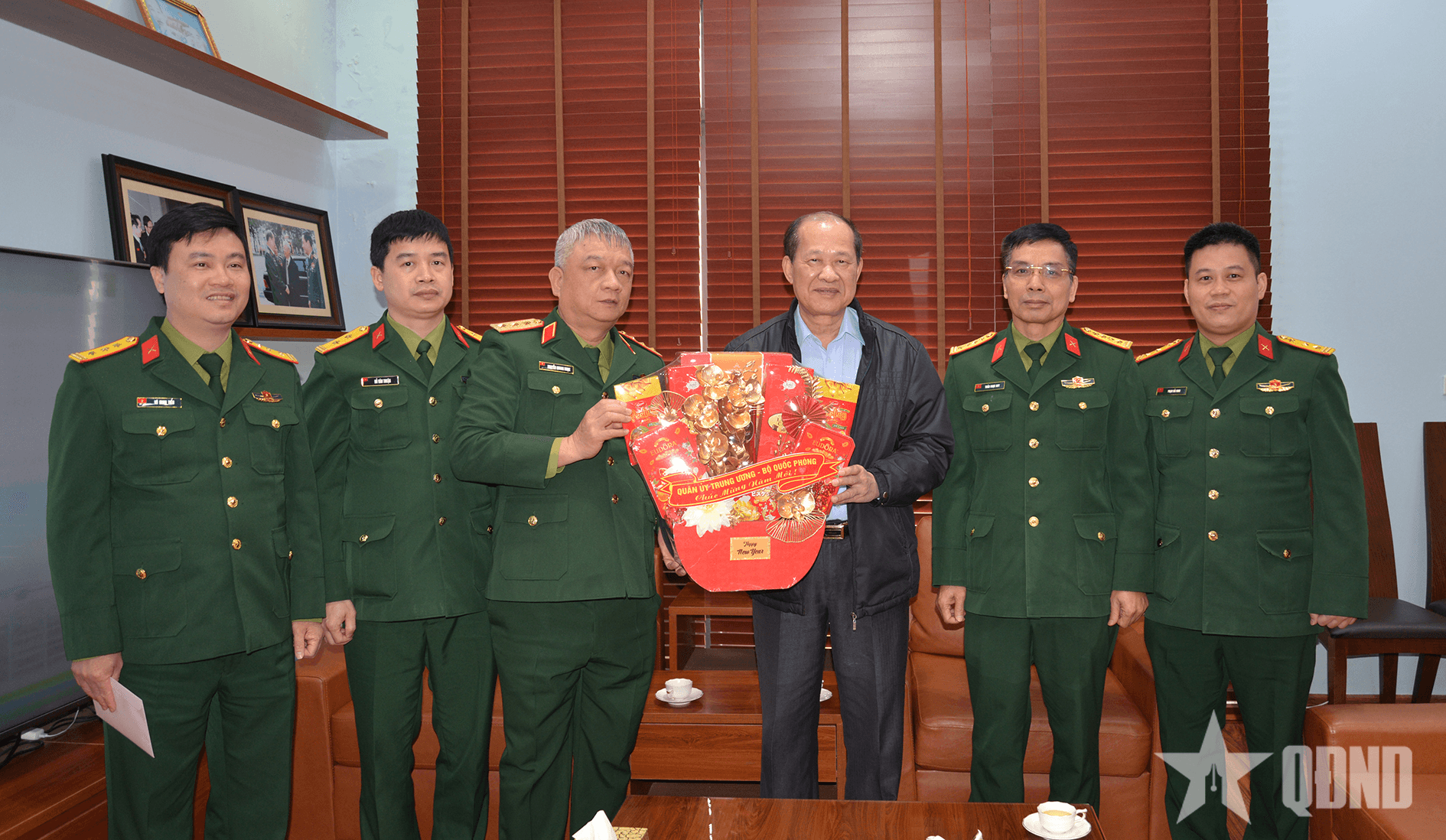 Thượng tướng Nguyễn Quang Ngọc chúc Tết các đồng chí nguyên Thứ trưởng Bộ Quốc phòng