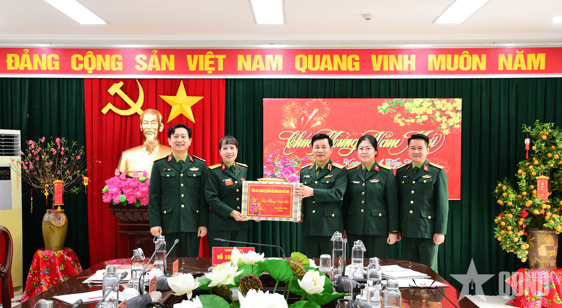 Thượng tướng Đỗ Xuân Tụng thăm, kiểm tra Sư đoàn 301, Nhà hát Ca múa nhạc Quân đội, Nhà hát Kịch nói Quân đội