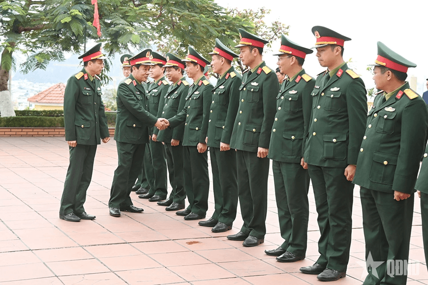 Thượng tướng Lê Đức Thái thăm, chúc Tết tại Quảng Ninh