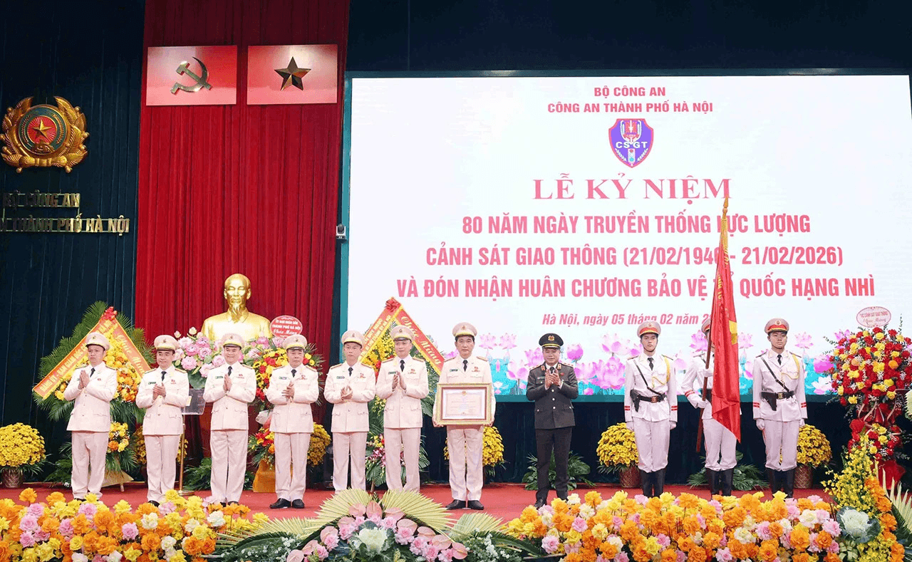 Lực lượng Cảnh sát giao thông Thủ đô đón nhận Huân chương Bảo vệ Tổ quốc hạng Nhì