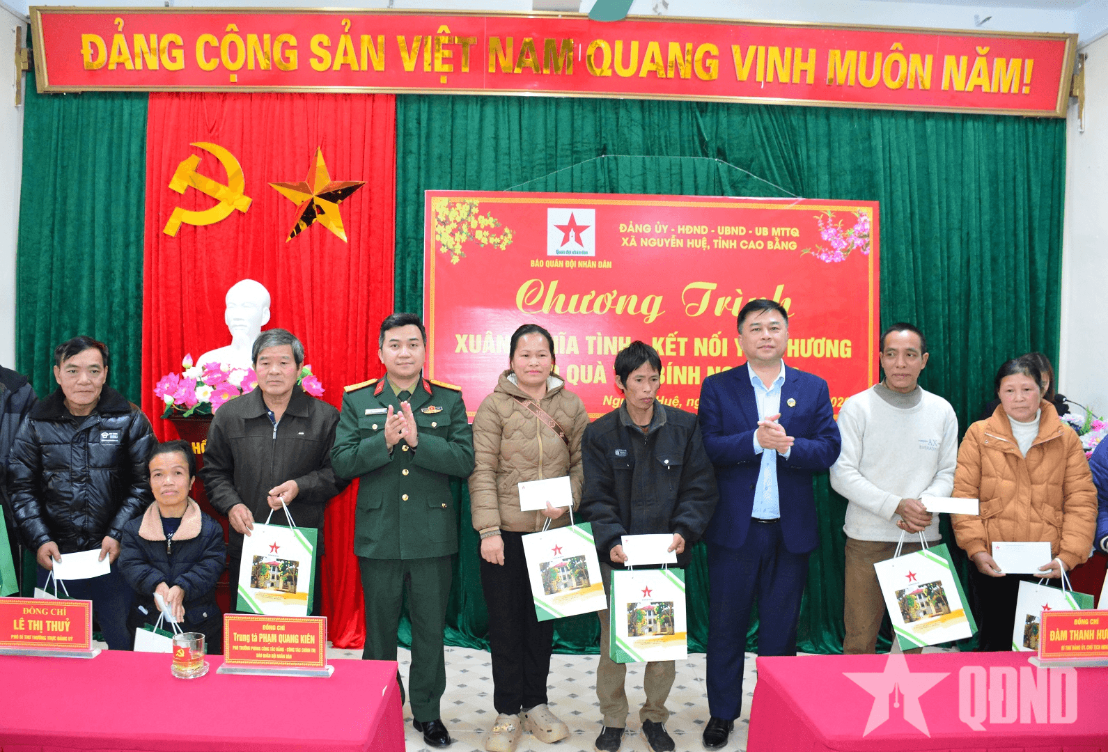 Báo Quân đội nhân dân chung tay chăm lo an sinh xã hội tại xã Nguyễn Huệ