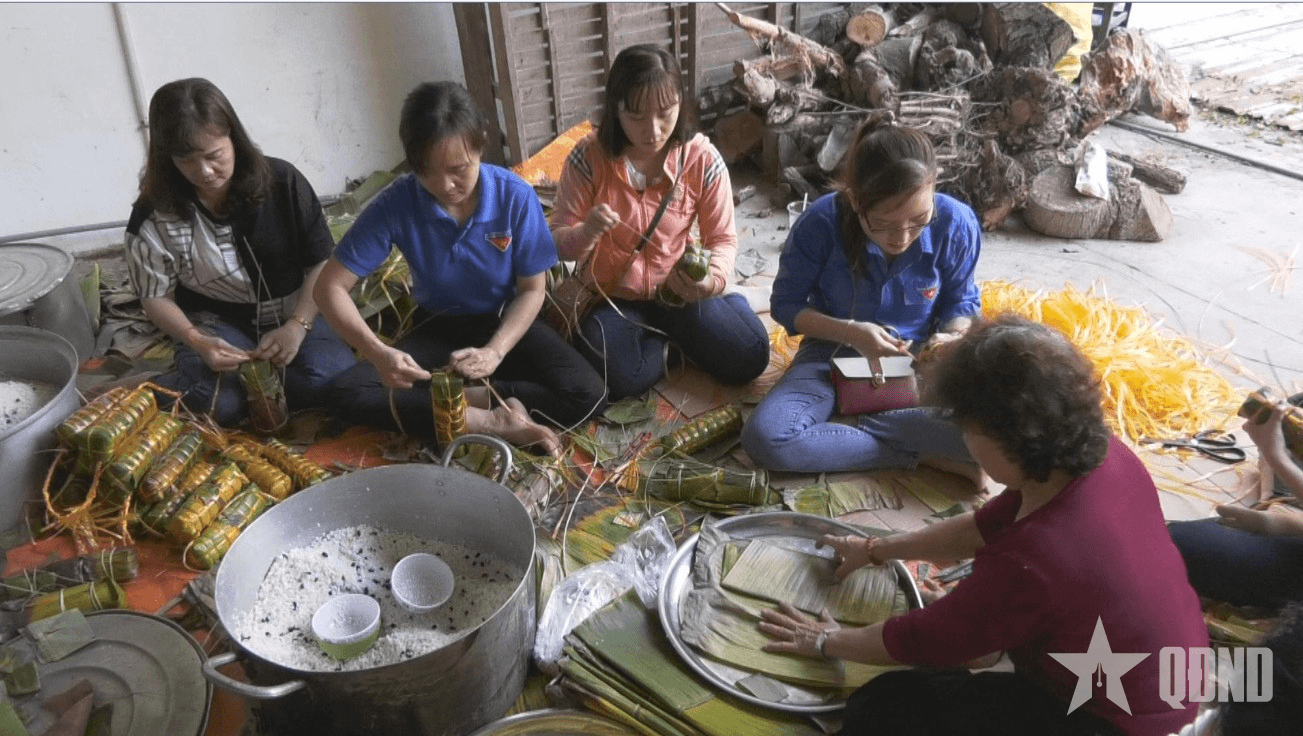 Bánh tét ngày xuân