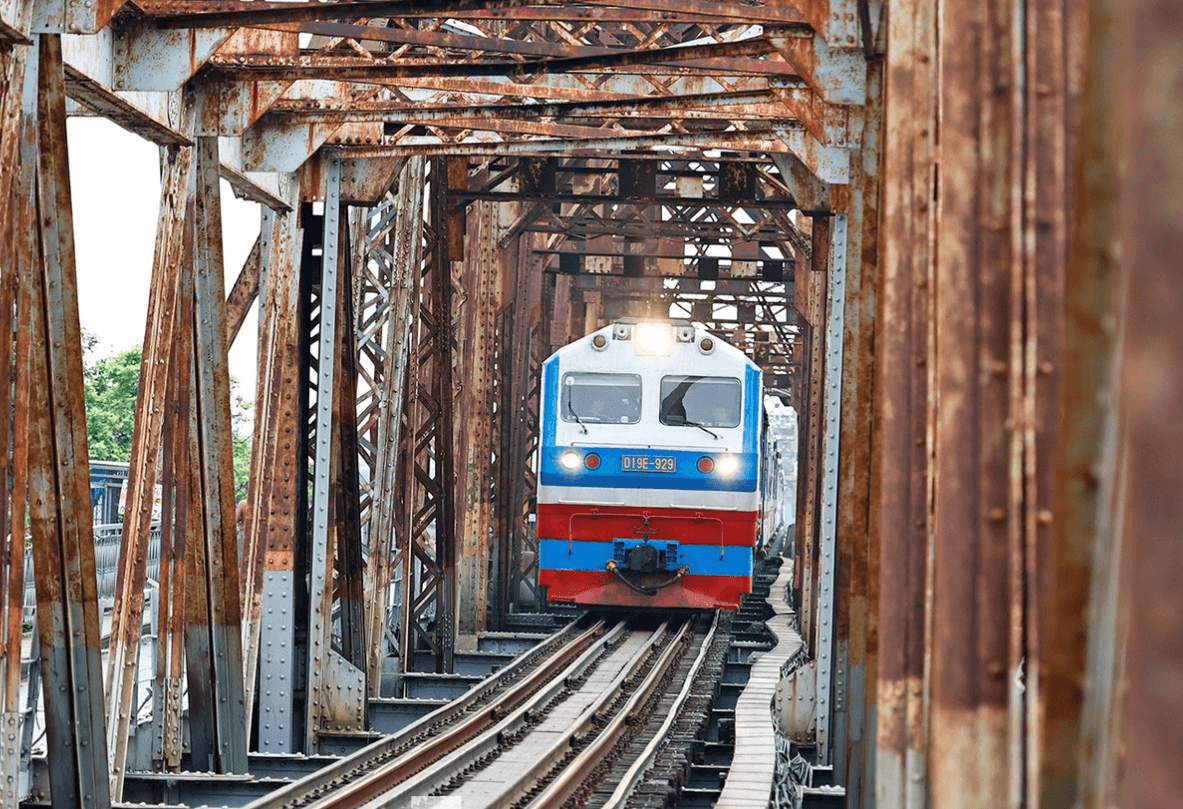Tạm dừng tàu qua Long Biên