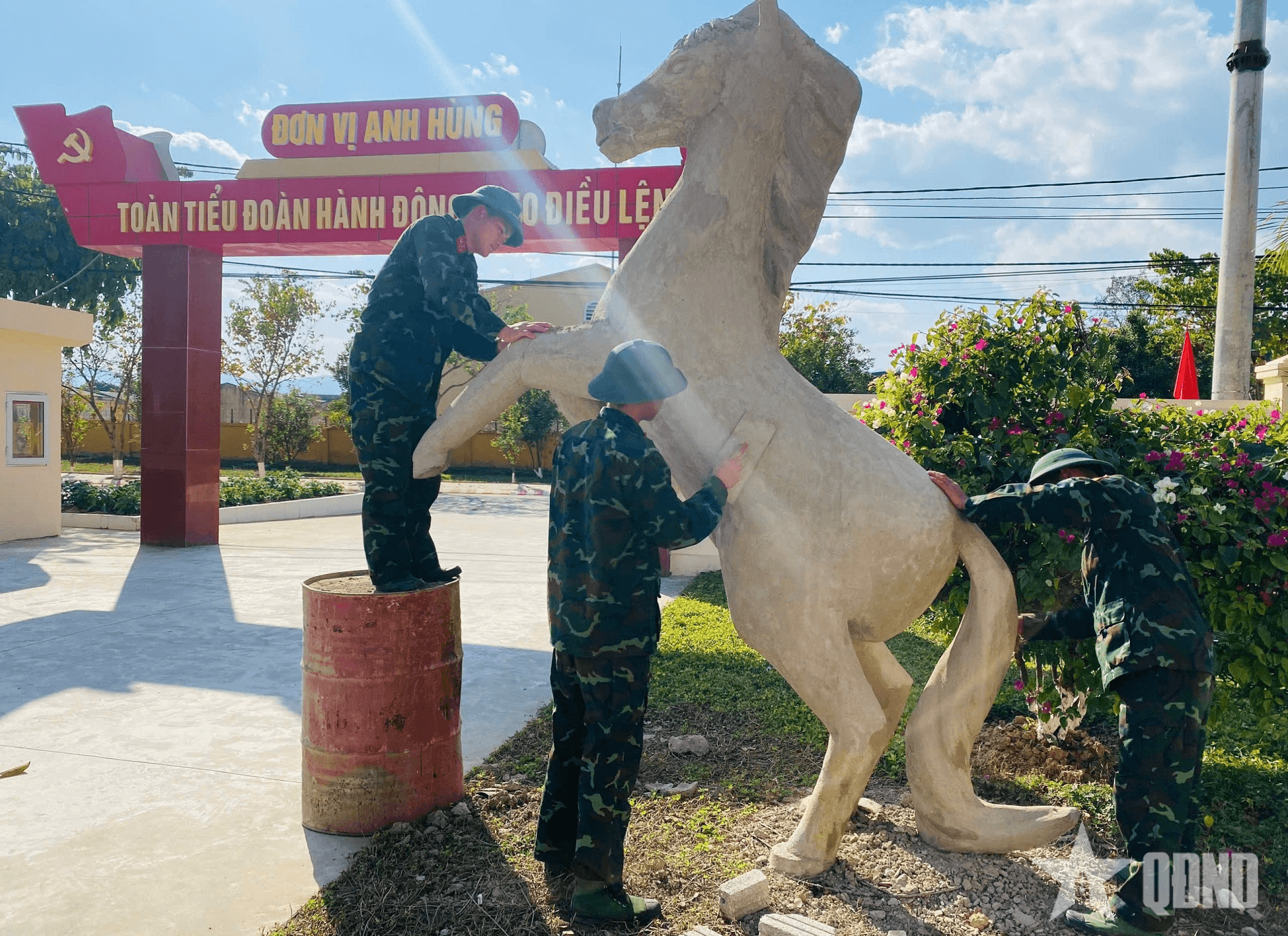 Bộ đội "Tám hai" rộn ràng đón Tết