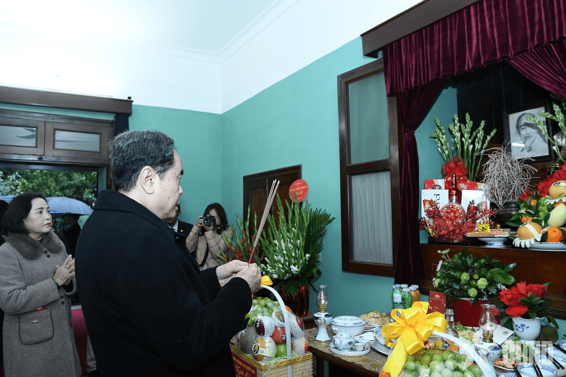 Chủ tịch Quốc hội Trần Thanh Mẫn dâng hương tưởng nhớ Chủ tịch Hồ Chí Minh tại Nhà 67