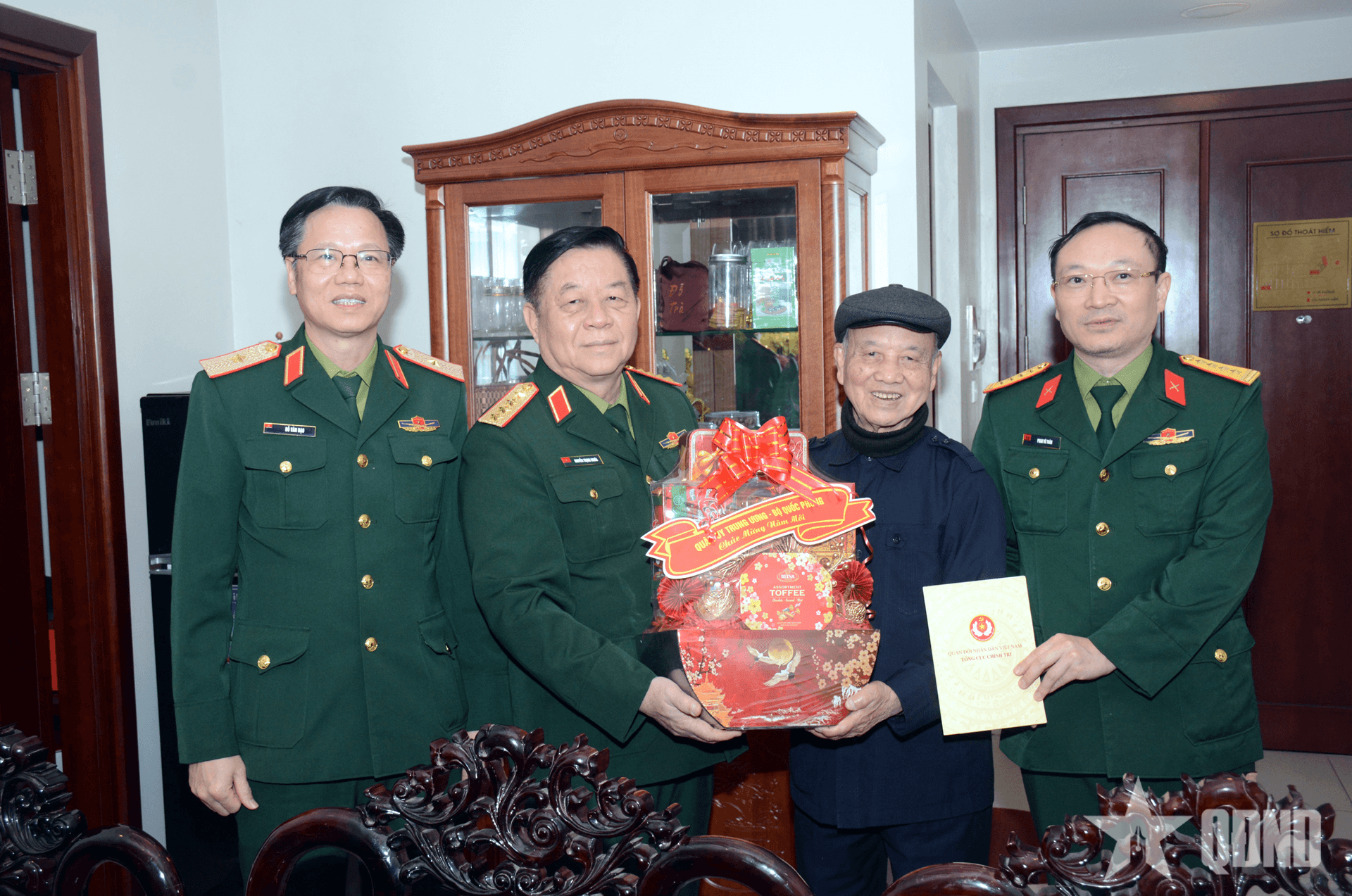 Đại tướng Nguyễn Trọng Nghĩa thăm, chúc Tết Đại tướng Phạm Văn Trà