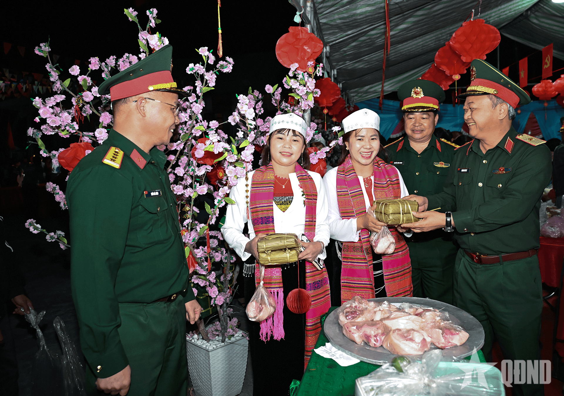 Đoàn Kinh tế - Quốc phòng 732 (Binh đoàn 15): Xuân biên giới thắm tình quân dân