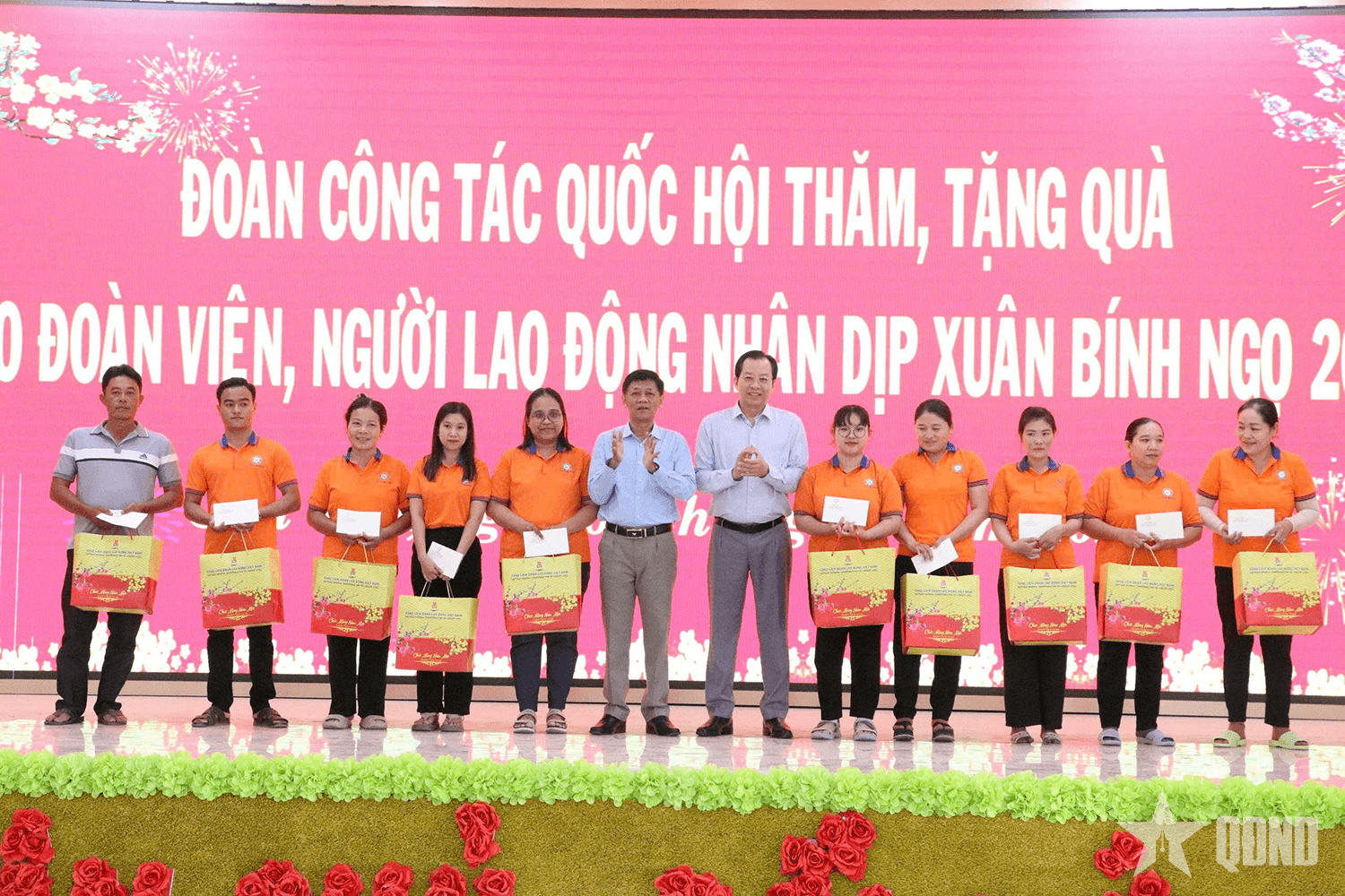 Đoàn công tác Quốc hội trao quà Tết tại Cần Thơ