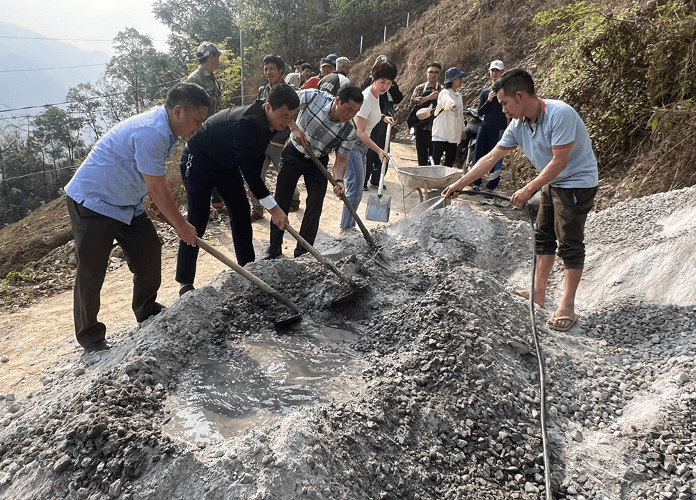 Đảng viên cao tuổi gương mẫu xây dựng nông thôn mới
