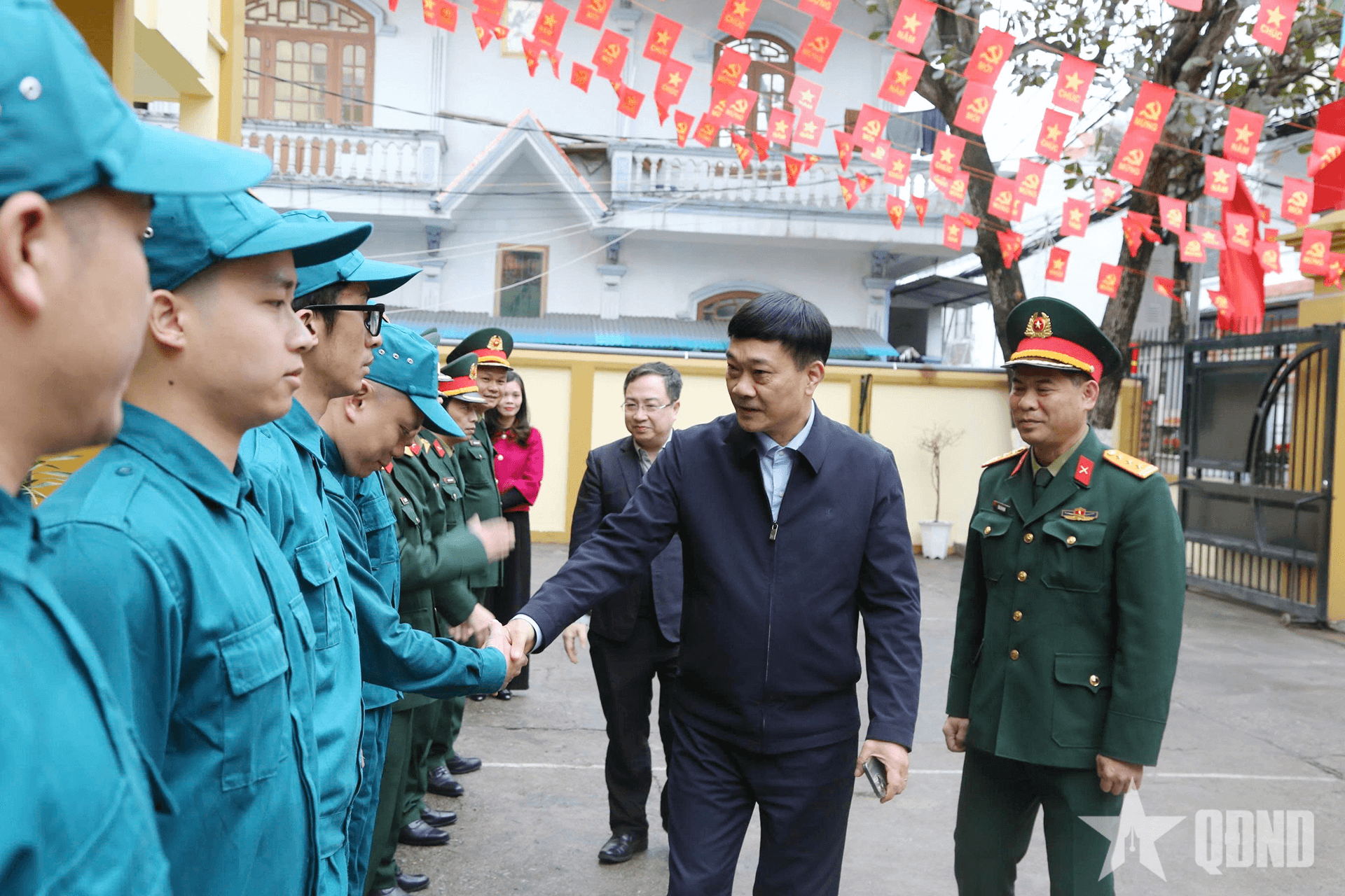 Phó chủ tịch Quốc hội Vũ Hồng Thanh thăm, chúc Tết tại phường Hồng Gai (tỉnh Quảng Ninh)