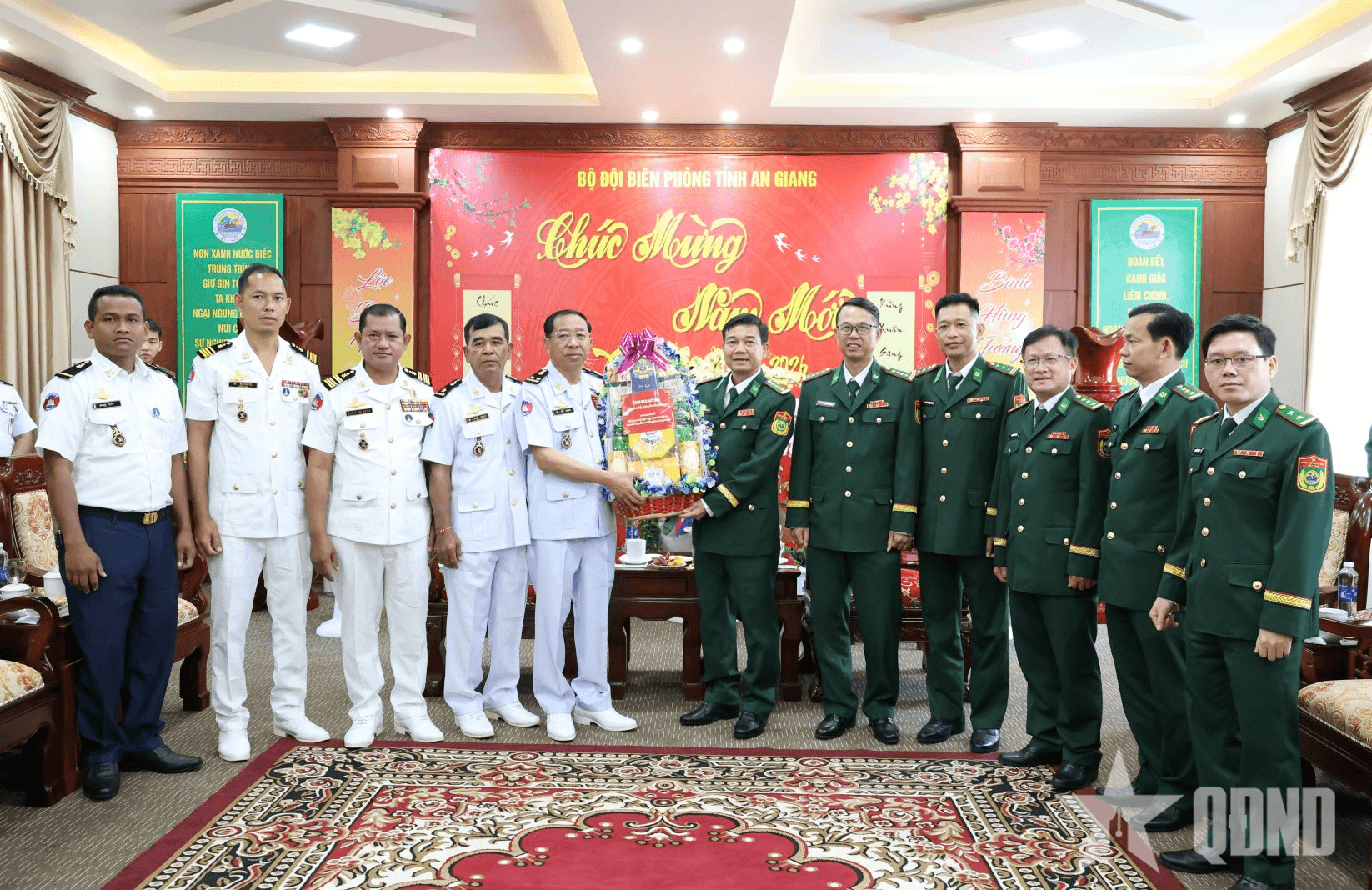 Sở chỉ huy chiến thuật tiền phương Campuchia chúc Tết Ban chỉ huy Bộ đội Biên phòng tỉnh An Giang