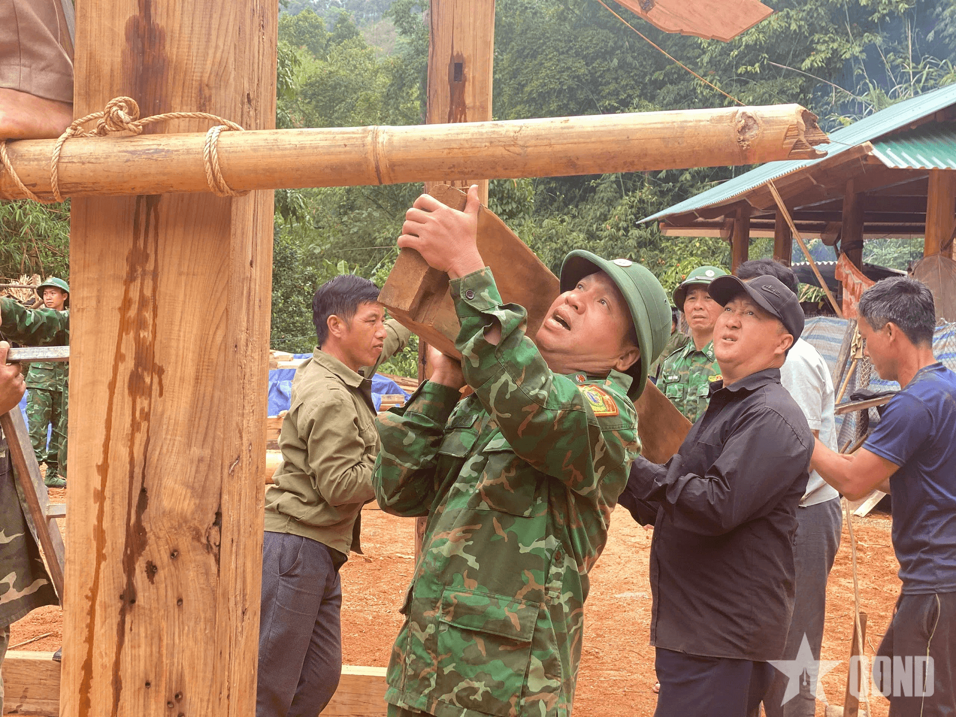 Để người dân kịp có nhà đón Tết
