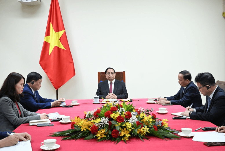 Thủ tướng Phạm Minh Chính điện đàm với Thủ tướng Singapore