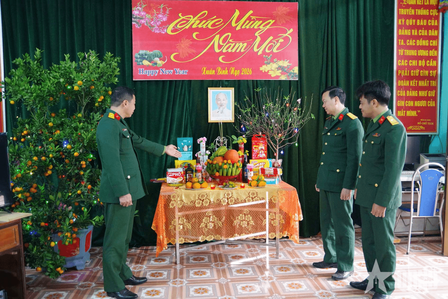Lặng thầm giữ kho an toàn giữa mùa Xuân