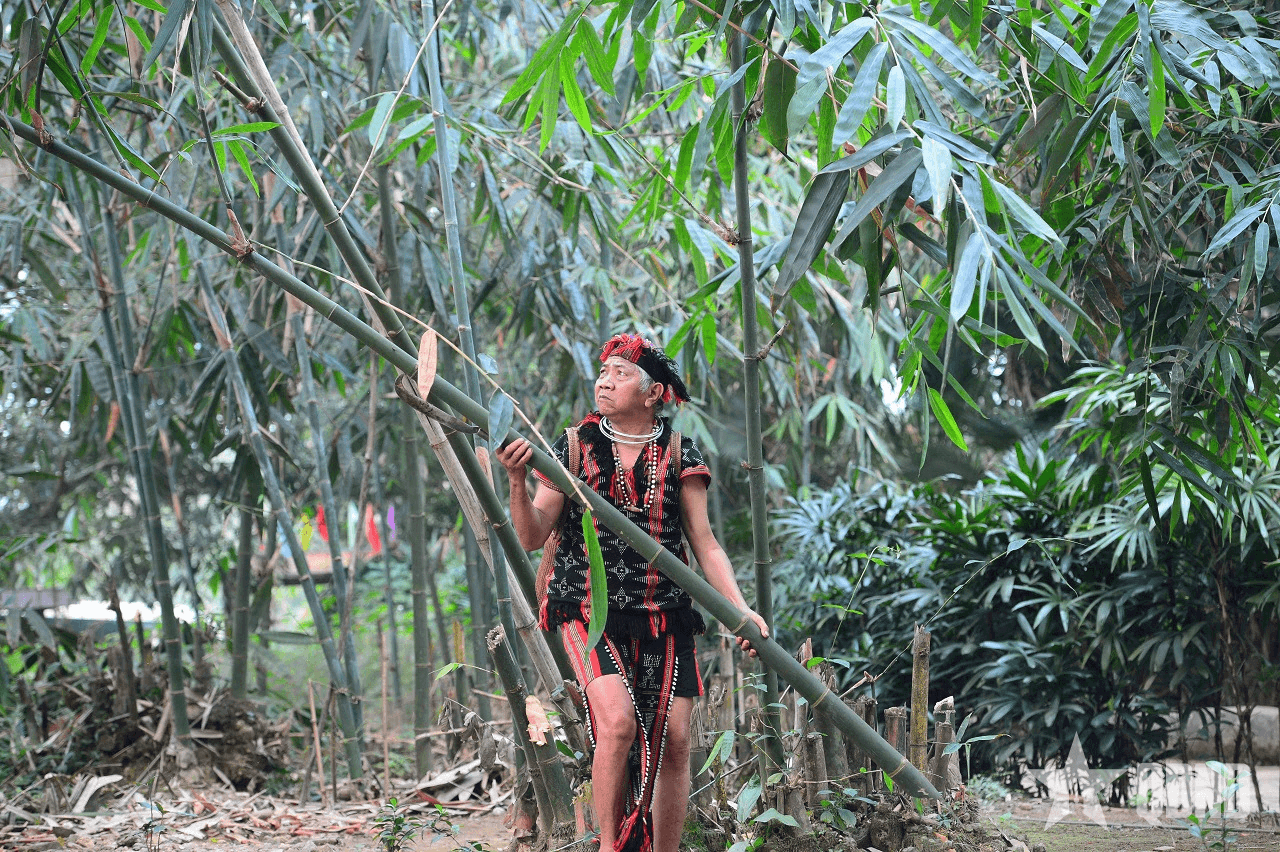 Giữ nghề đan lát Cơ Tu