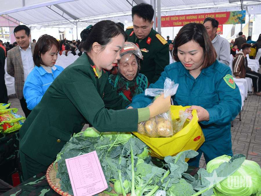 Nghĩa tình của bộ đội quân khí