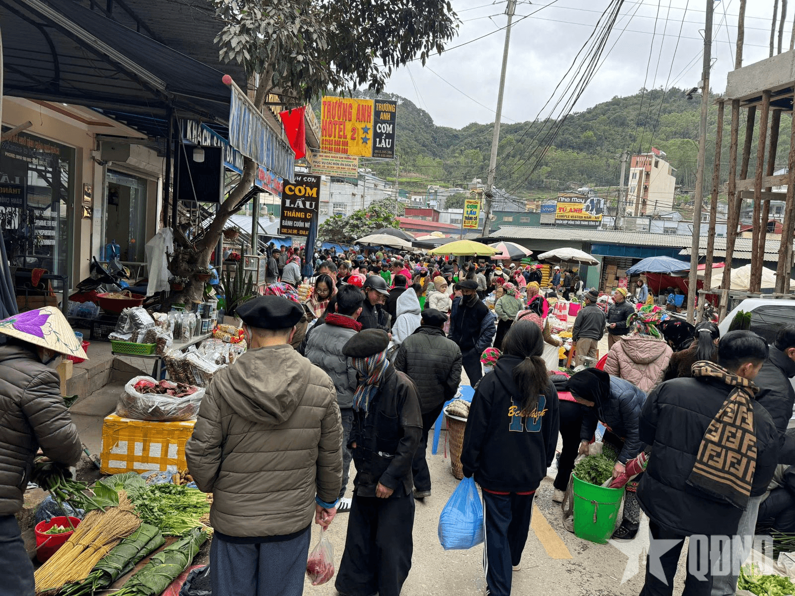 Xuân về trên chợ phiên Đồng Văn