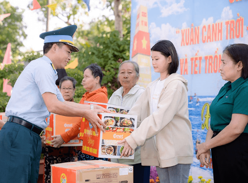 Toàn quân chuẩn bị đón Tết chu đáo, sẵn sàng chiến đấu cao