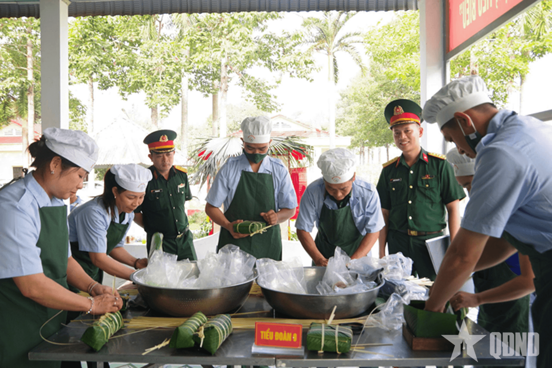Sư đoàn 5 (Quân khu 7): Hội thi gói bánh chưng, nấu ăn, bày cỗ Tết