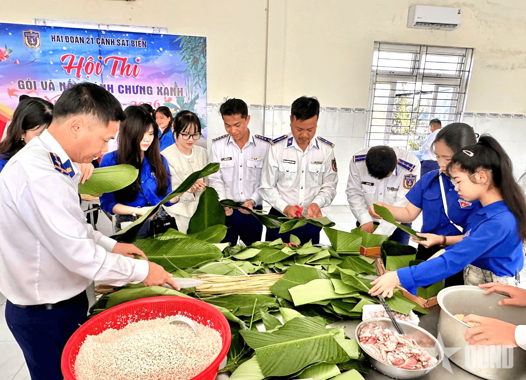 Hải đoàn 21 thi gói bánh chưng xanh mừng Xuân Bính Ngọ