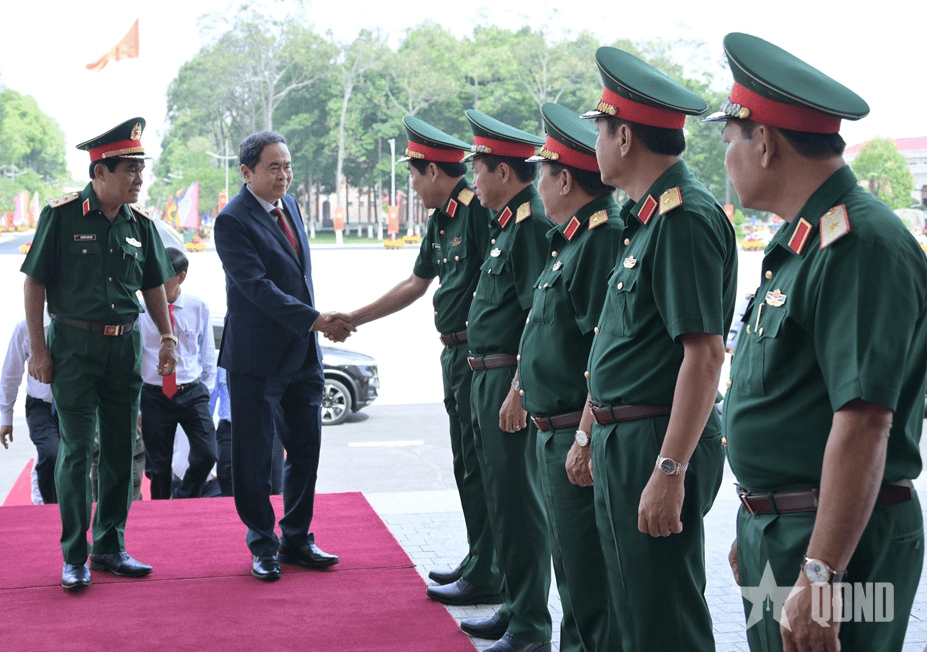 Chủ tịch Quốc hội Trần Thanh Mẫn thăm, chúc Tết tại Quân khu 9