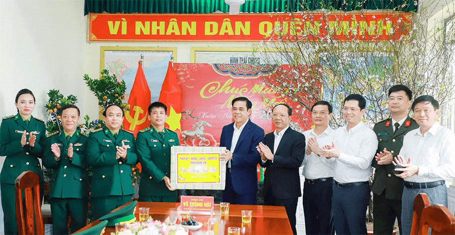 Chủ tịch UBND tỉnh Nghệ An chúc Tết các đơn vị Bộ đội Biên phòng