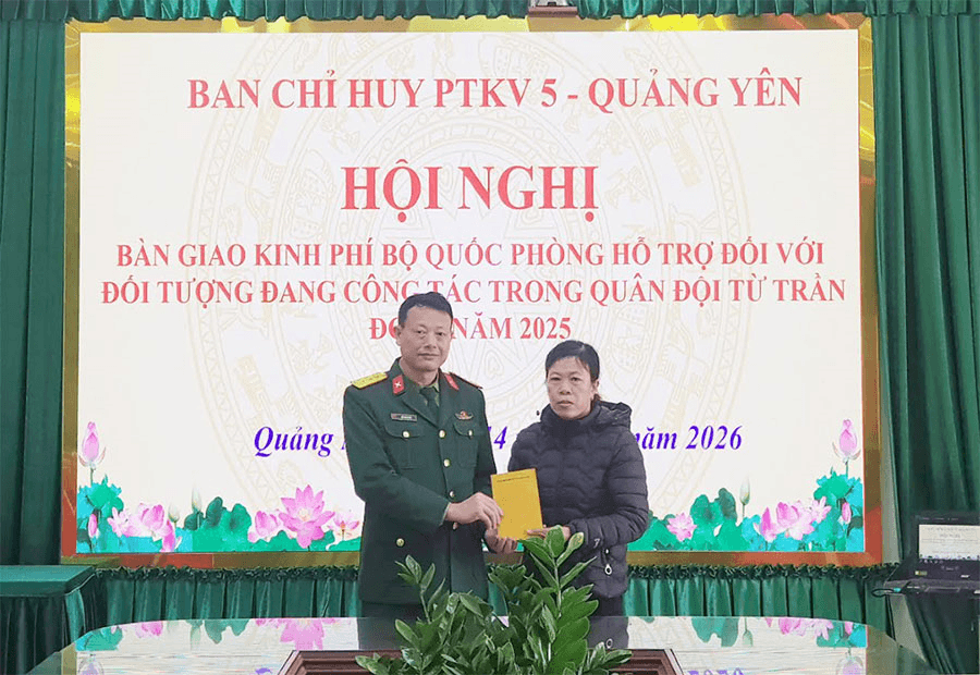 Quảng Ninh: Bàn giao kinh phí của Bộ Quốc phòng hỗ trợ gia đình quân nhân từ trần

​