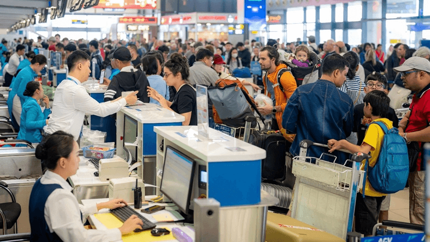 Sân bay Nội Bài đón hơn 116.000 lượt khách trong ngày cao điểm nhất trước Tết
