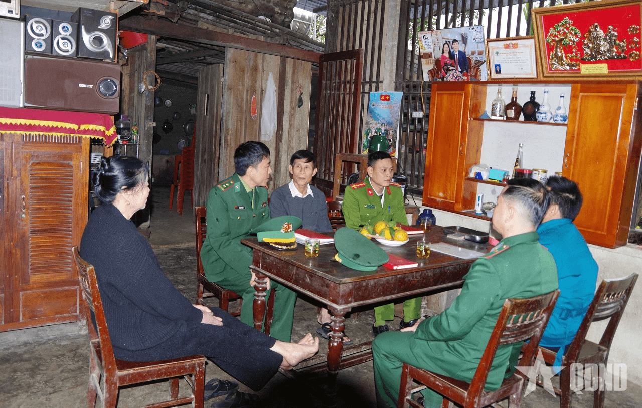 Mang mùa Xuân về biên giới