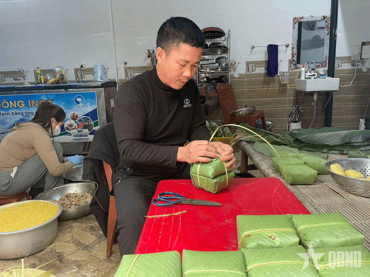 Làng nghề bánh chưng truyền thống Vĩnh Hòa rộn ràng vào vụ Tết