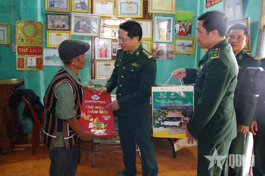 “Sao xanh” Khu 4 giữ bình yên mùa Xuân