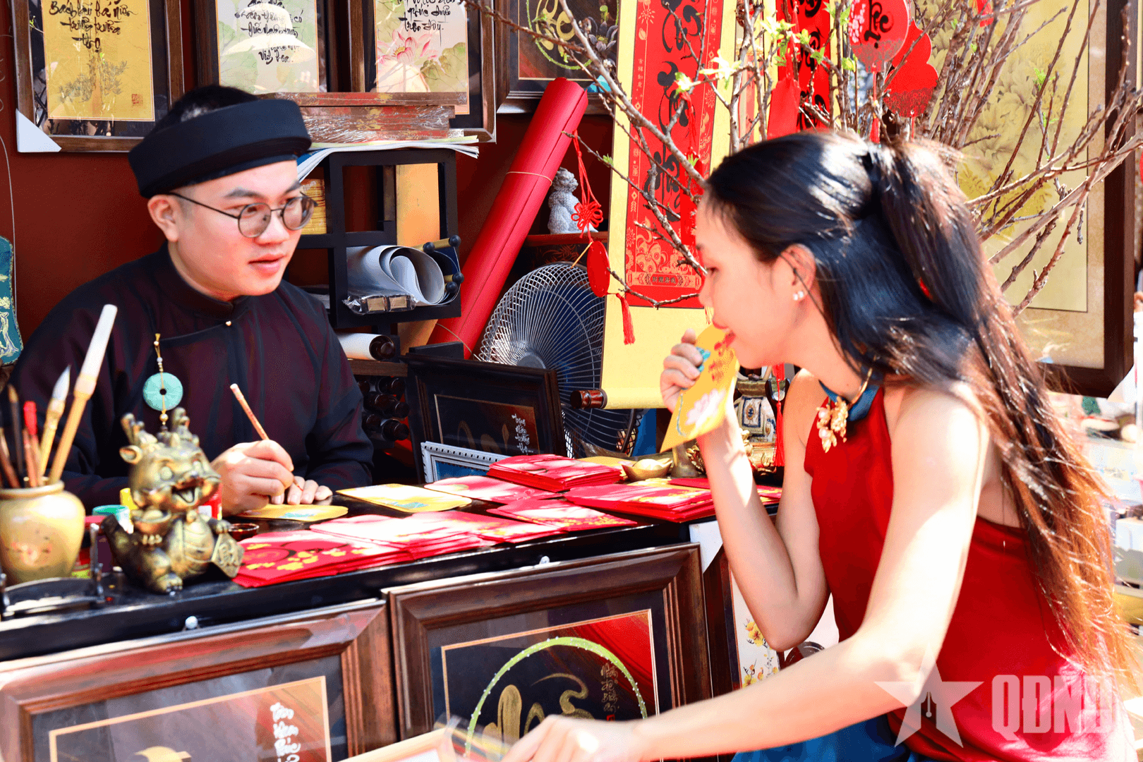 Ông đồ phóng bút ngày xuân