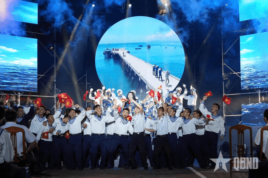 “Bay qua Biển Đông” cùng ca sĩ Phương Thanh