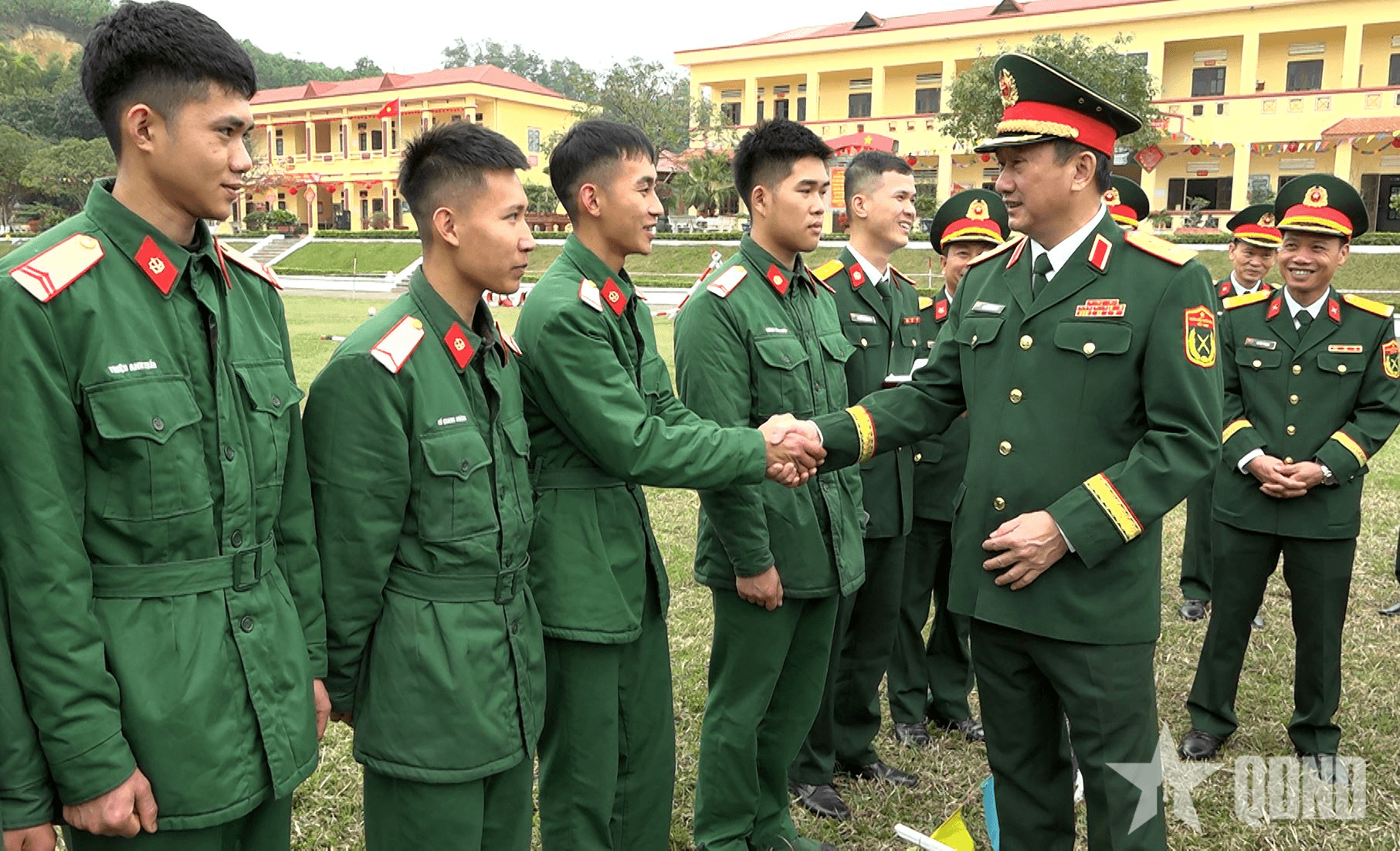 Quân khu 1 thăm, động viên các đơn vị trực Tết