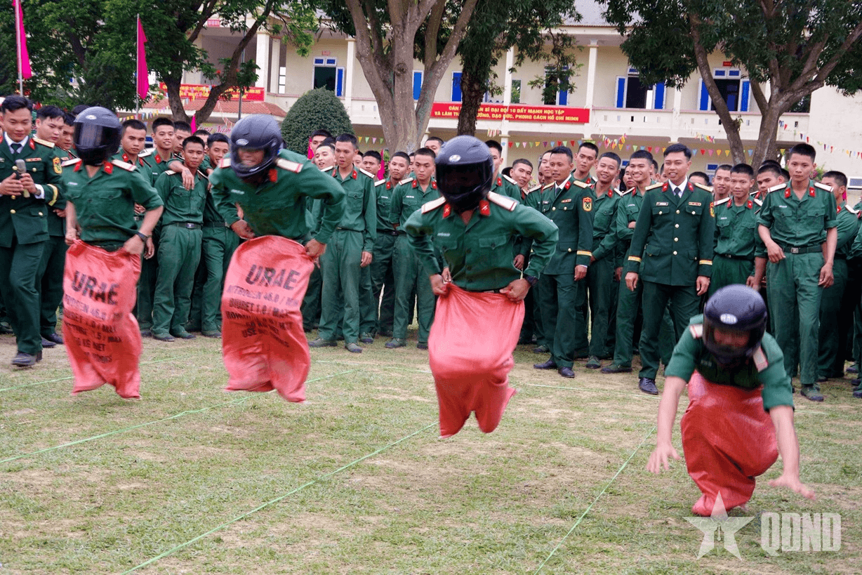 Ấm tình đồng đội trong ngày Tết quân ngũ ở Trung đoàn 3