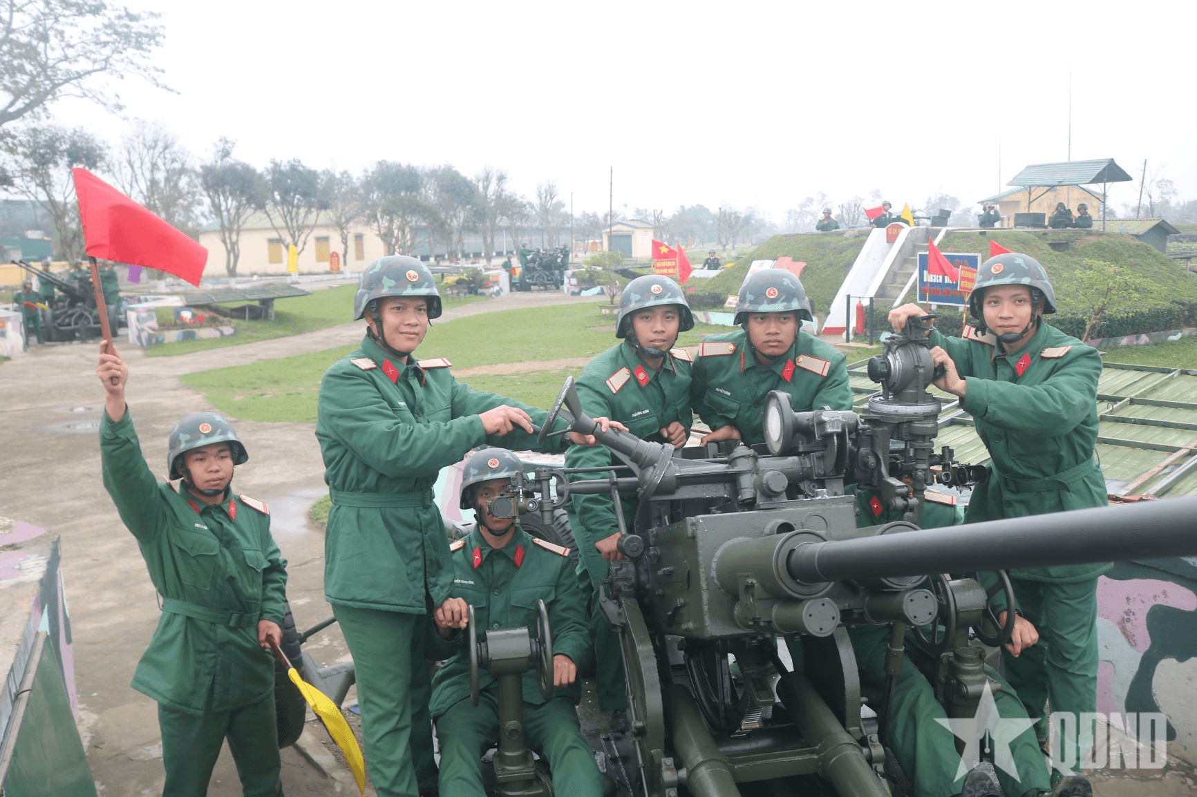 “Mùa xuân người cầm súng”