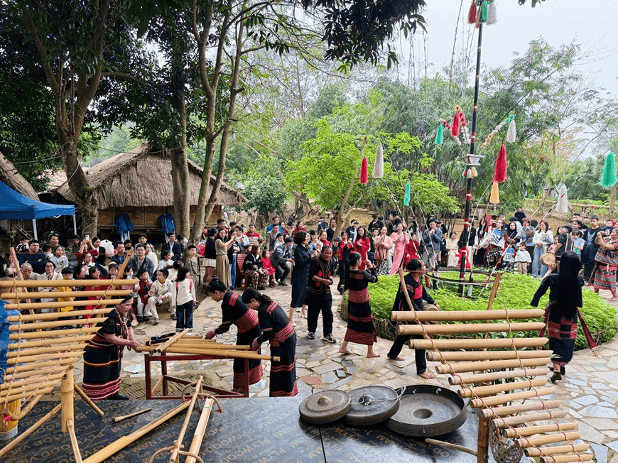 Vui xuân mới tại Làng Văn hóa - Du lịch các dân tộc Việt Nam